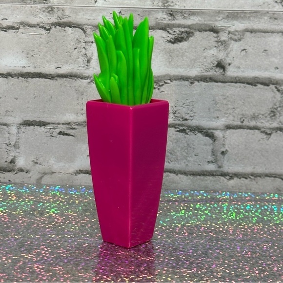 Barbie Close & Go 2018 Potted Plant 4.5" X 1" Replacement Dollhouse Decor NEW - Picture 3 of 6